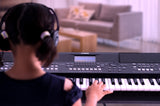 Yamaha PSR-SX600 Keyboard (musta)