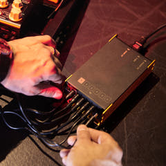 Palmer PWT 06 IEC - Universaali virtalähde pedaalilaudalle USB:llä