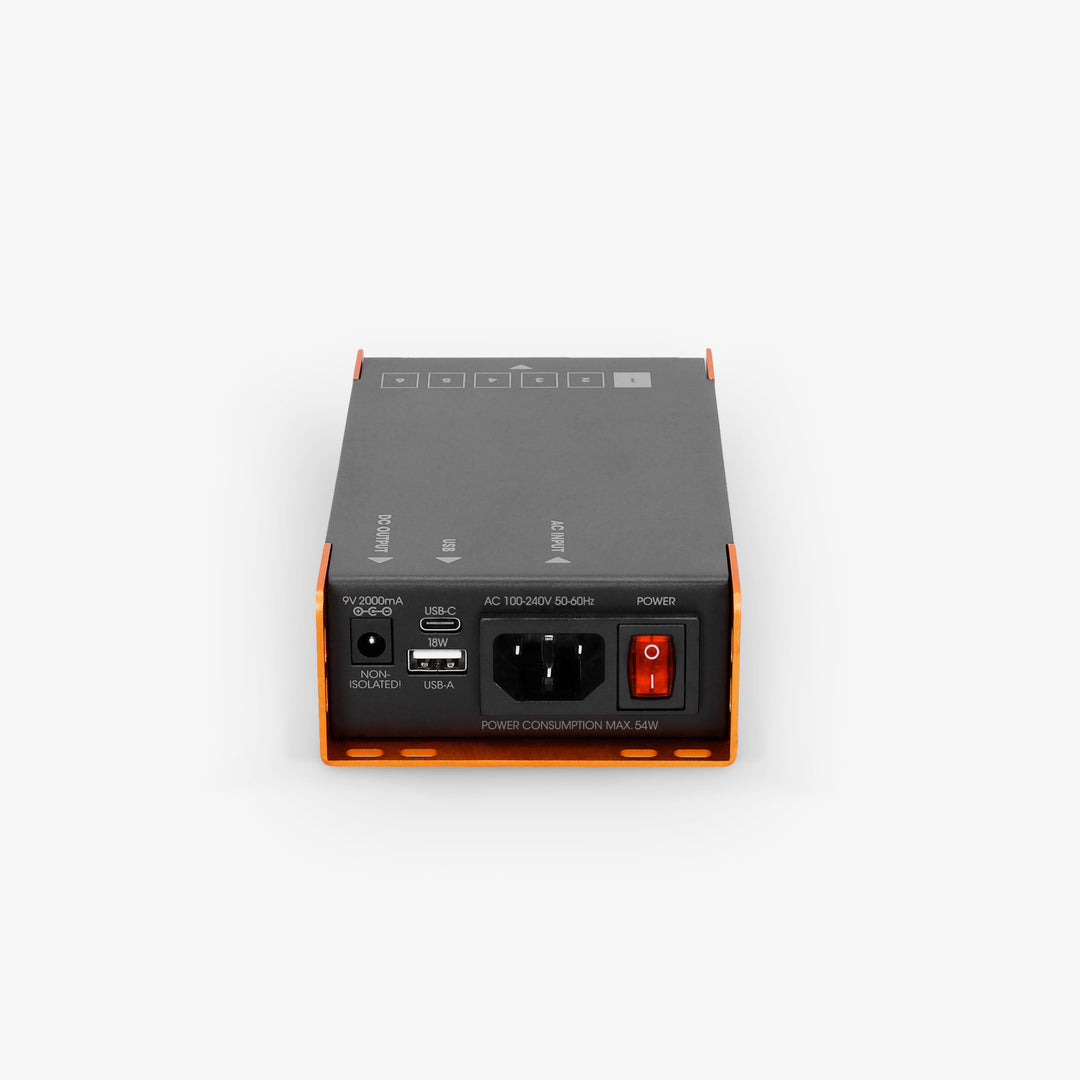 Palmer PWT 06 IEC - Universaali virtalähde pedaalilaudalle USB:llä