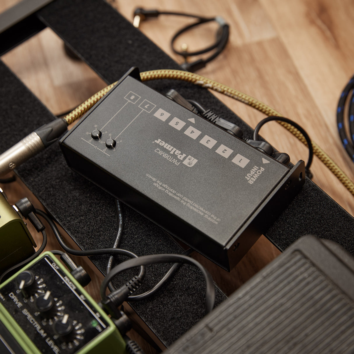Palmer PWT 08 MK2 - Universel 8-udgangs pedalboard-strømforsyning