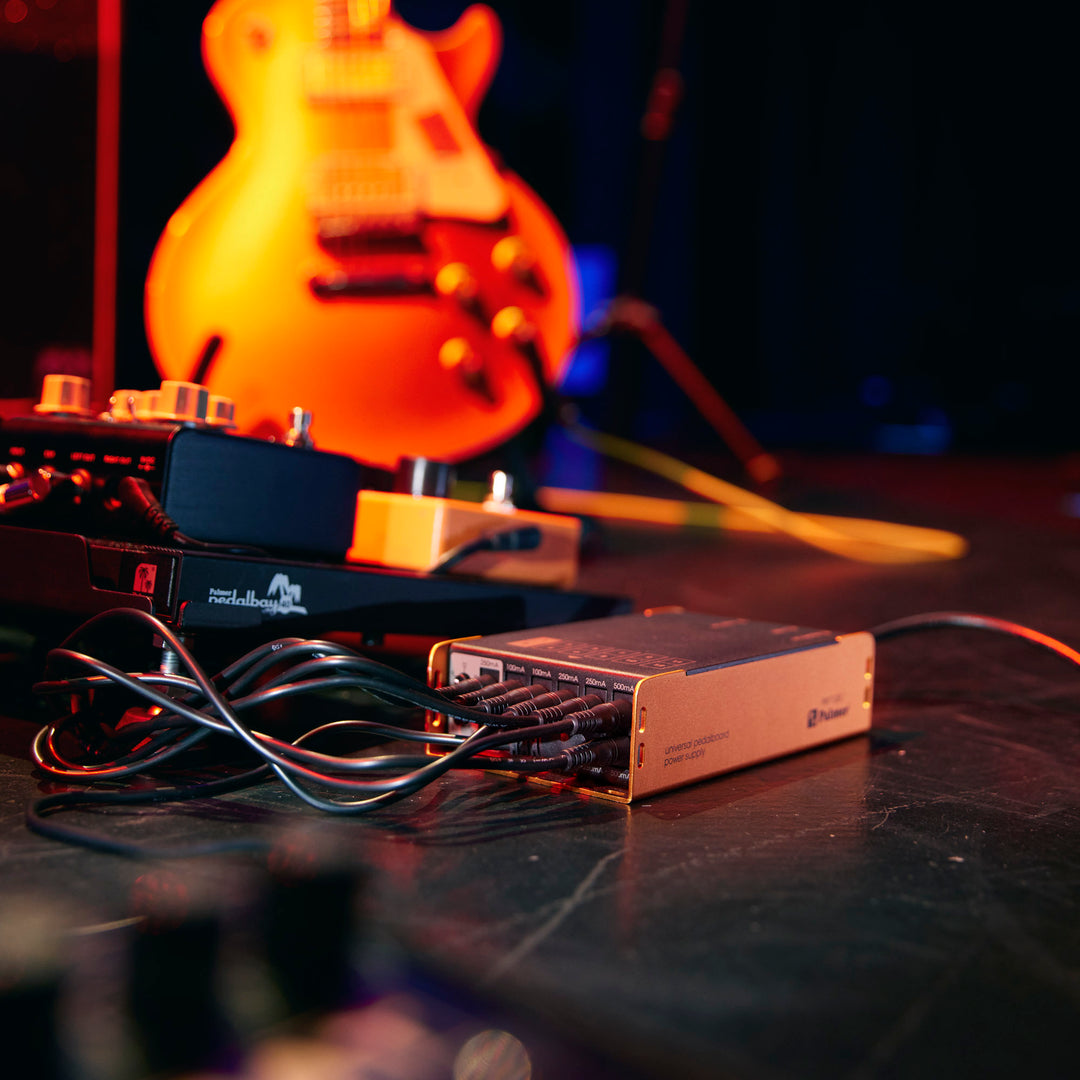 Palmer PWT 12 IEC - Yleiskäyttöinen virtalähde pedalboardille USB-liitännällä