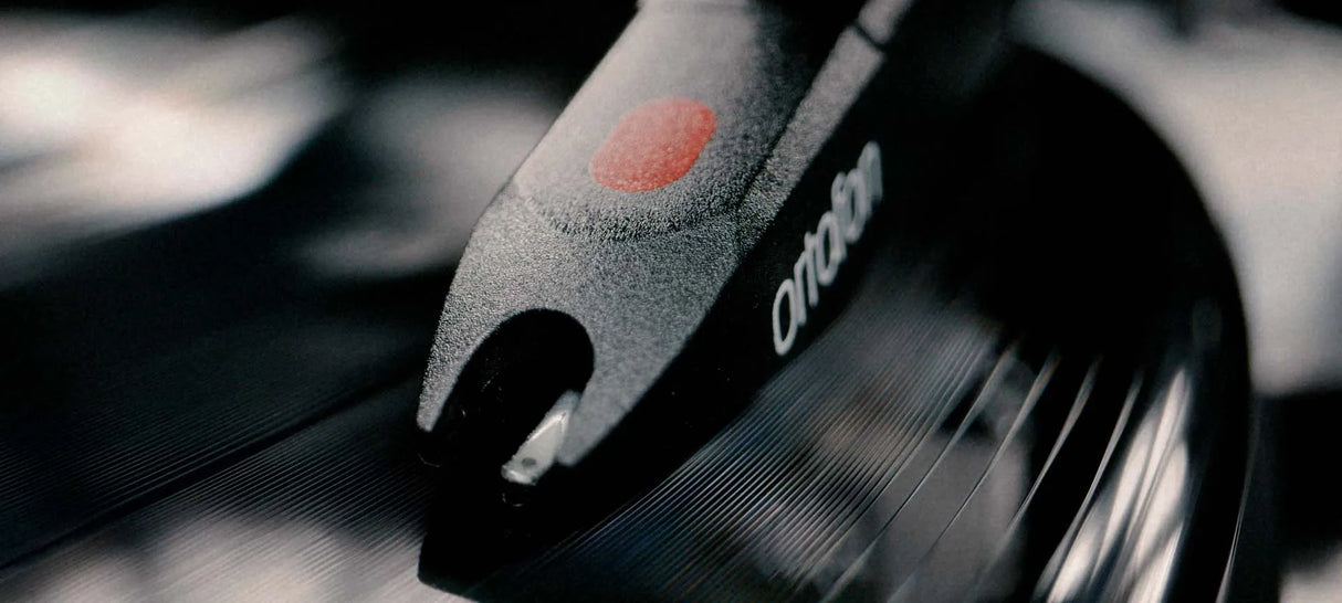 Pro-Ject A1 OM10 levysoitin (musta)