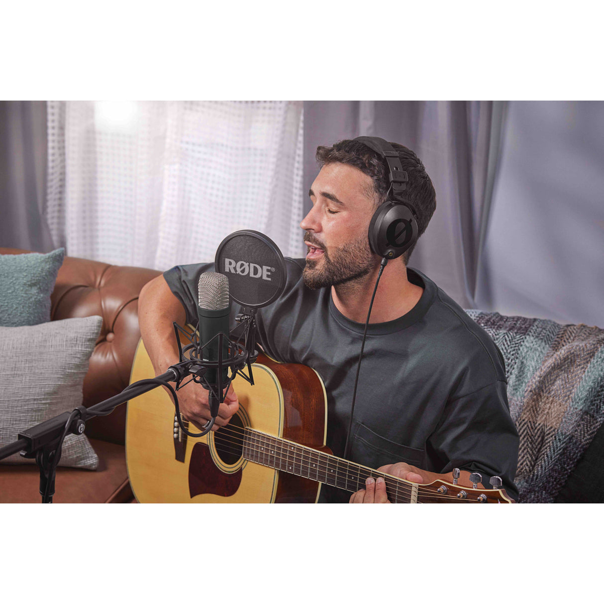 RØDE NT1 Signature Series -studiomikrofoni (musta)