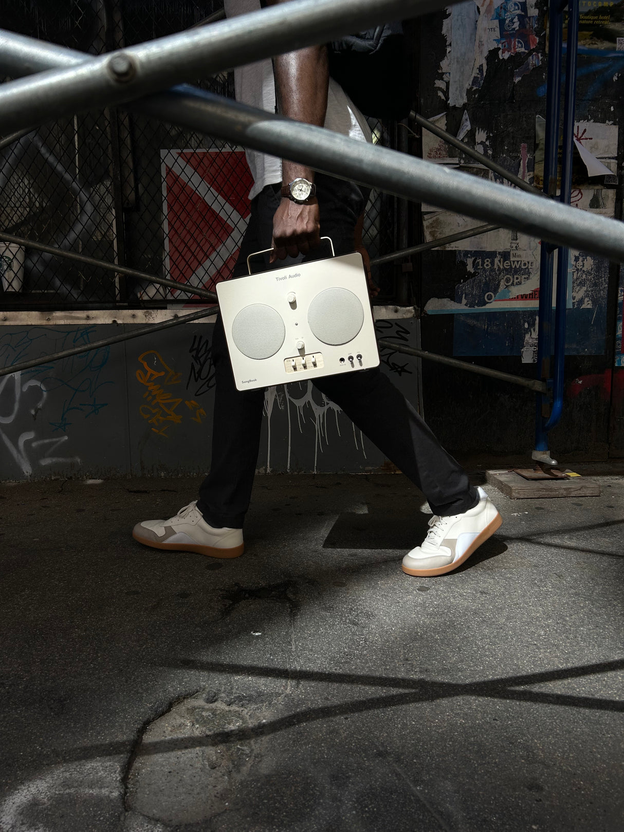 Tivoli Audio Laulukirja Bluetooth Kaiutin (kerma/ruskea)