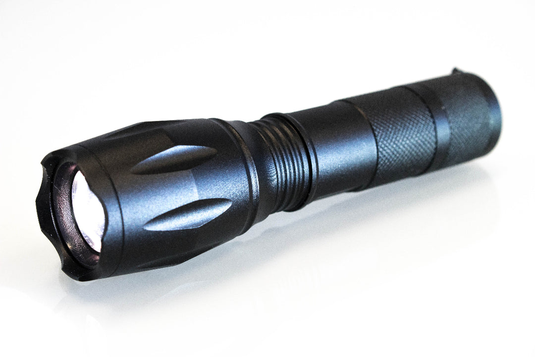 LED Taskulamppu zoomilla