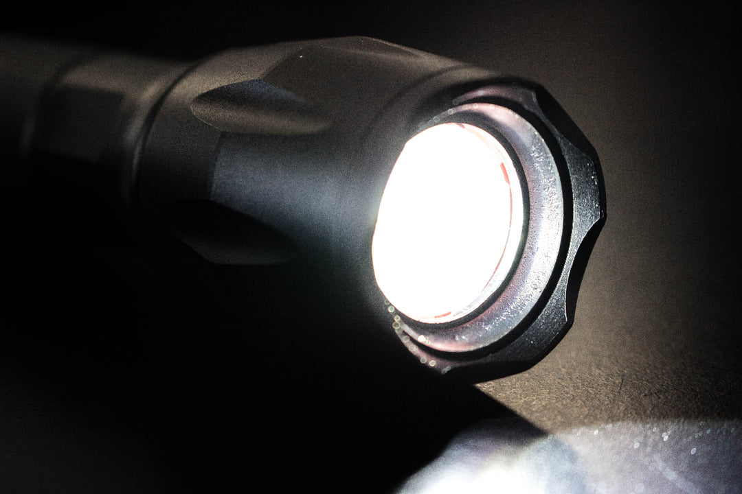 LED Taskulamppu zoomilla
