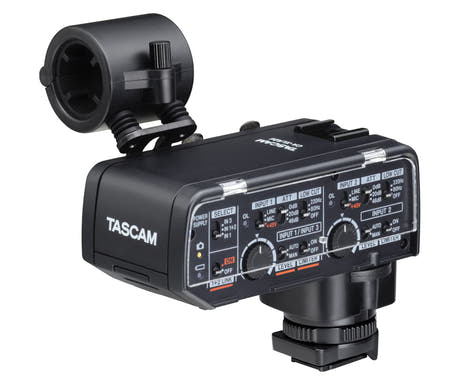 Tascam CA-XLR2N mikrofonisovitin kameraan, Nikon ZR