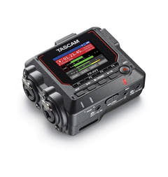 Tascam 2-kanavainen audio-tallennin