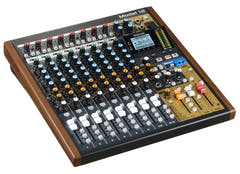 Tascam Model 12 analogimikseri ja 12-raita digitaalinen moninauhuri