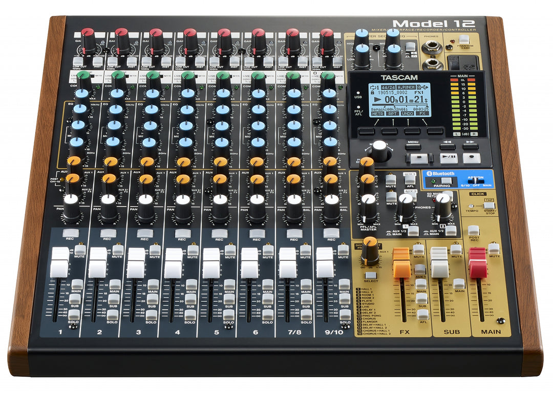 Tascam Model 12 analogimikseri ja 12-raita digitaalinen moninauhuri