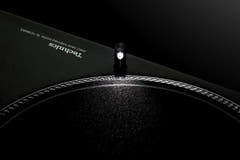 Technics SL-1210 MK7 Levysoitin (Musta)