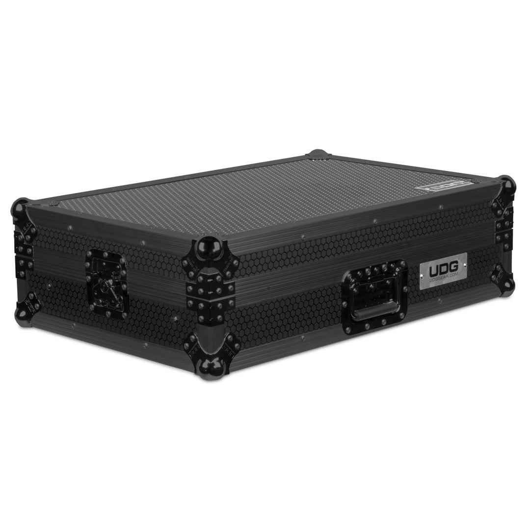 UDG Ultimate Flight Case NI Kontrol S4 MK3 musta Plus (L)