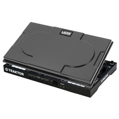 UDG Ultimate NI Traktor Kontrol S4 MK3 -laitesuojus musta