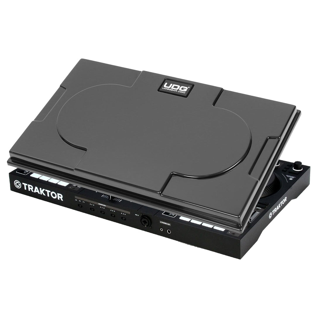 UDG Ultimate NI Traktor Kontrol S4 MK3 -laitesuojus musta