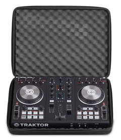 UDG Creator Controller Hardcase medium Musta MK2