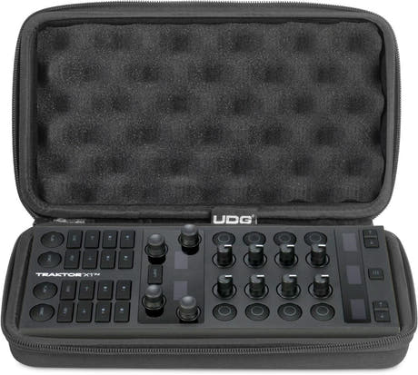 UDG Creator NI Traktor Z1 MK2/ X1 MK3/ Reloop Mixtour Pro hardcase Musta