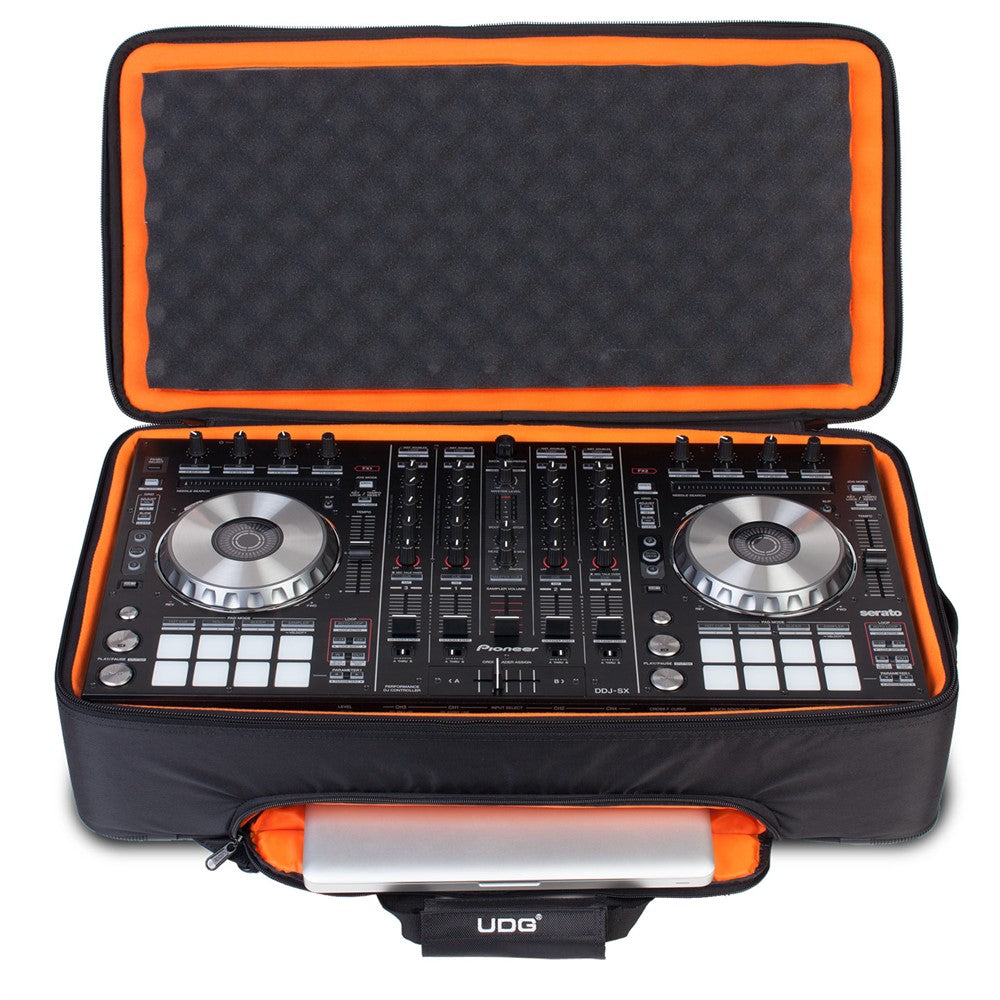 UDG Ultimate MIDI-ohjaimet-reppu Large Musta/oranssi sisäpuoli MKII