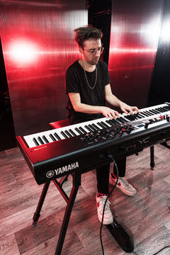 Yamaha YC88 Digital Stage Kosketinsoittimet (Luonnonpuu)