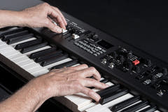 Yamaha YC88 Digital Stage Kosketinsoittimet (Luonnonpuu)