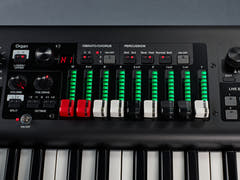 Yamaha YC61 Digital Stage Kosketinsoittimet (Waterfall)