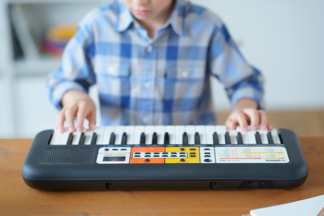 Yamaha PF30 Lasten Kosketinsoittimet (Musta)