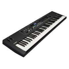 Yamaha CK76 Stage Kosketinsoittimet 76 puoli­painotetulla koskettimella