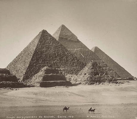 Pyramidit