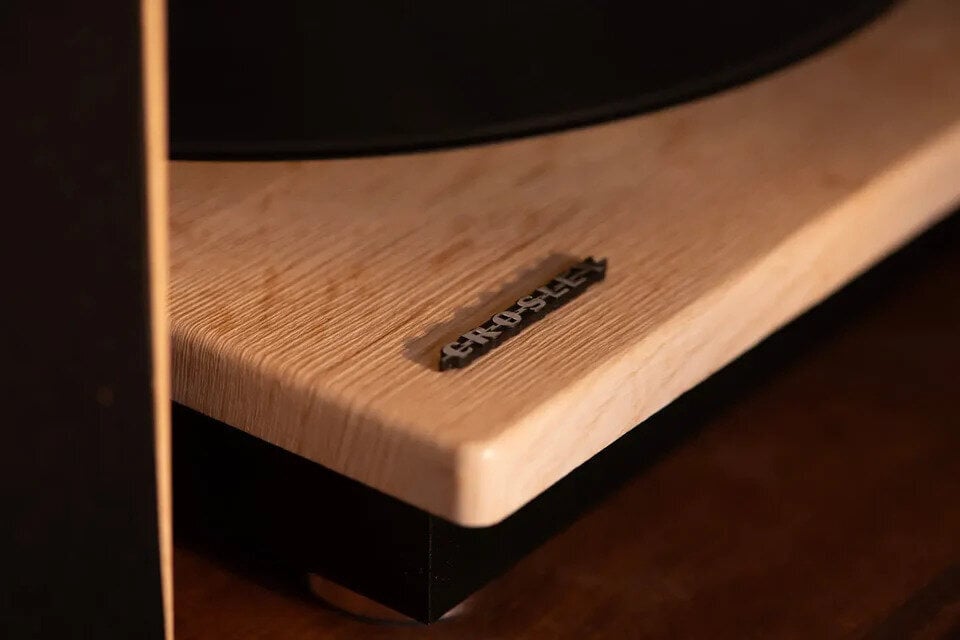 Crosley Brio Levysoitin kaiuttimilla, Natural