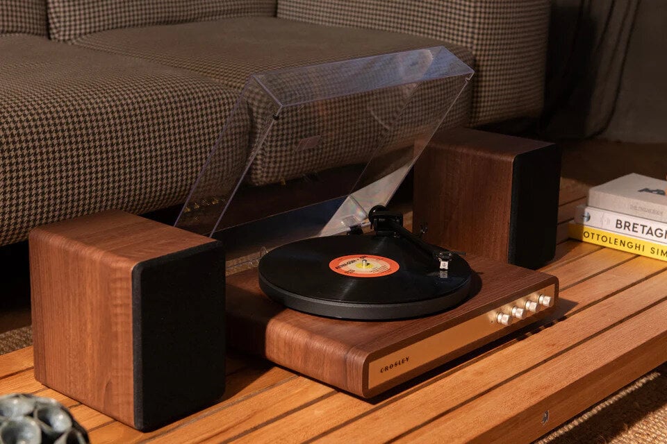 Crosley C65 Levysoitin kaiuttimilla, pähkinä
