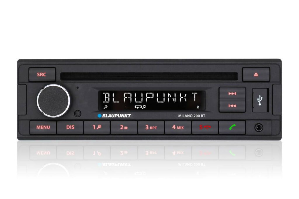 Blaupunkt Milano 200 autoradio, jossa on Bluetooth ja CD-levy