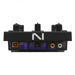 Native Instruments Traktor Z1 MK2 DJ-mikseriohjain ja ääni-interface