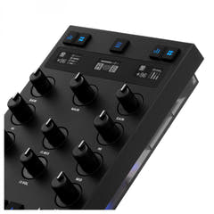 Native Instruments Traktor Z1 MK2 DJ-mikseriohjain ja ääni-interface