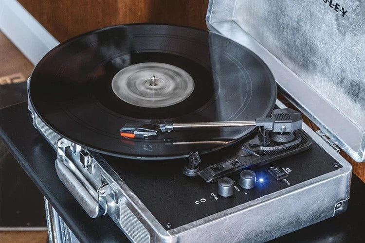 Crosley Cruiser Plus Levysoitin Kaksisuuntainen Bluetooth (Musta)