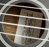 Reno RU300 Grand Concert Ukulele (musta) Aloituspakkaus (Starter Kit)