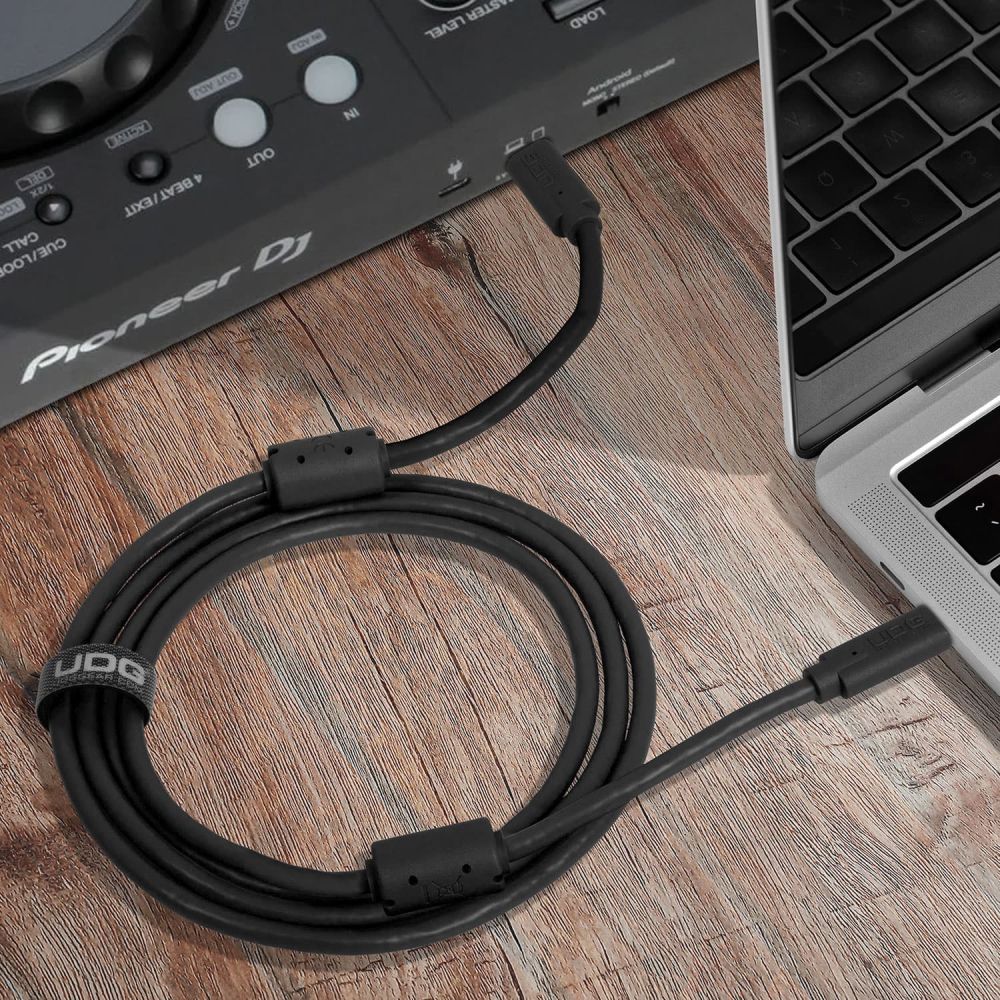 UDG Ultimate Kaapeli USB 3.2 C-C Musta Suora 1,5m