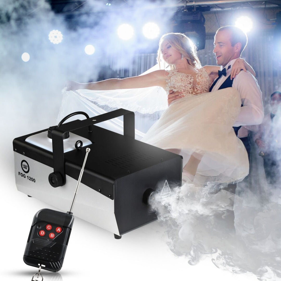 Light4Me Fog 1200 V2 savukone 1200W med Trådløs Fjernbetjening & DMX